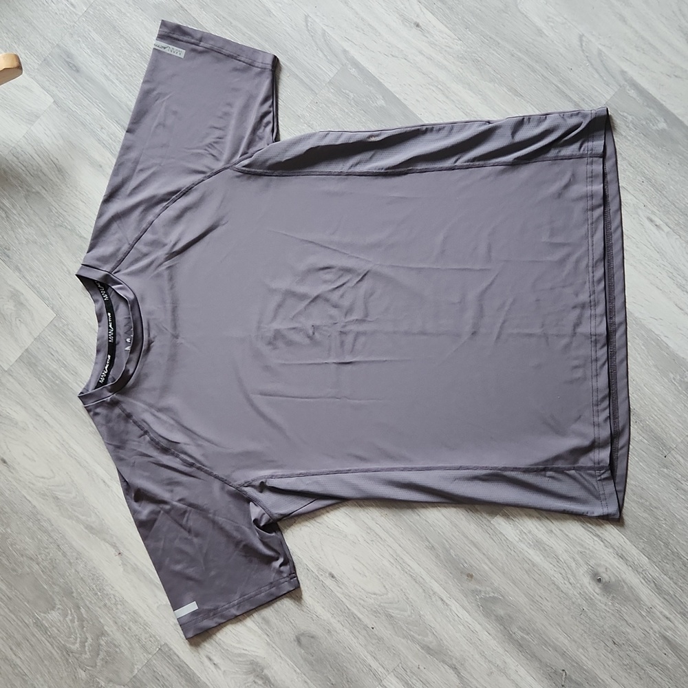 Boohoo Man active fitness shirt size medium